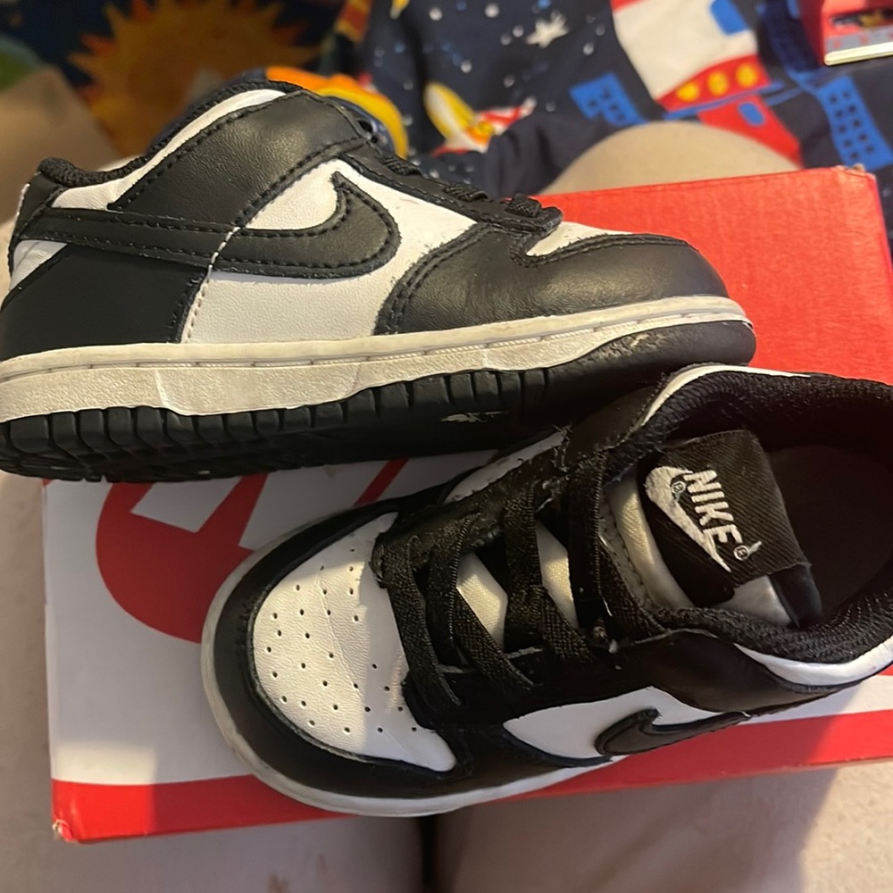 Toddler boy Nike dunk lows white & black size 7C